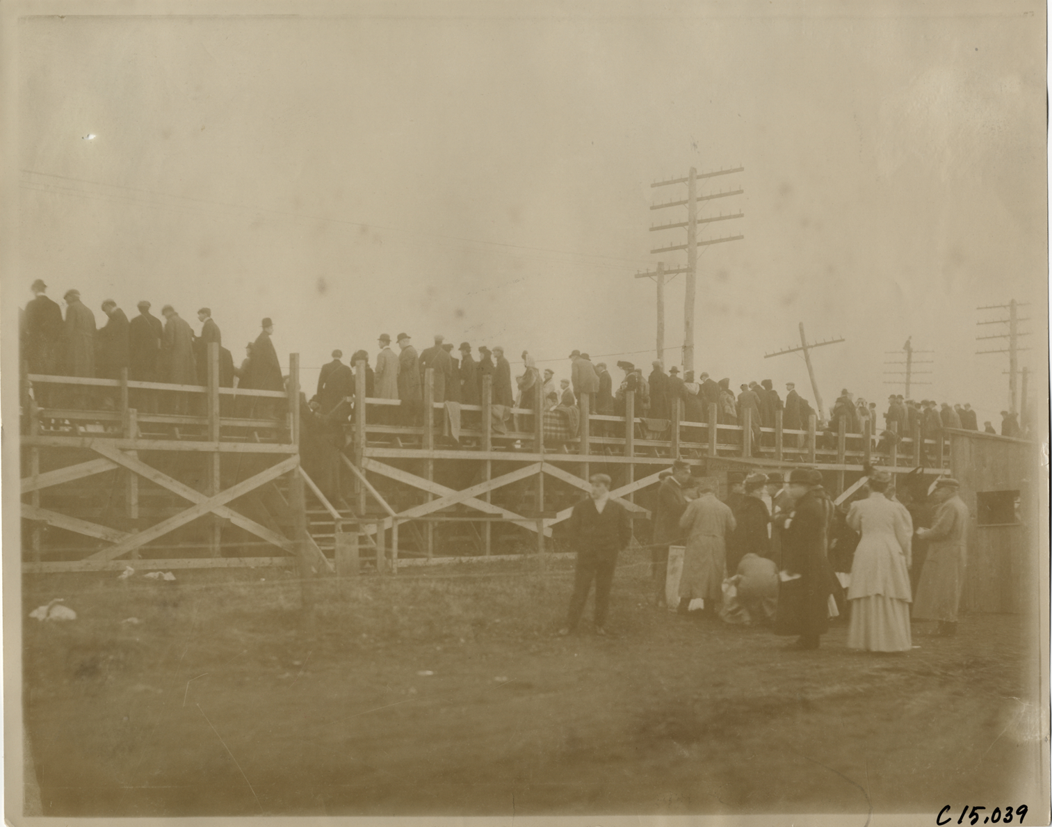 Spectators in grandstand, 1905 Vanderbilt Cup races