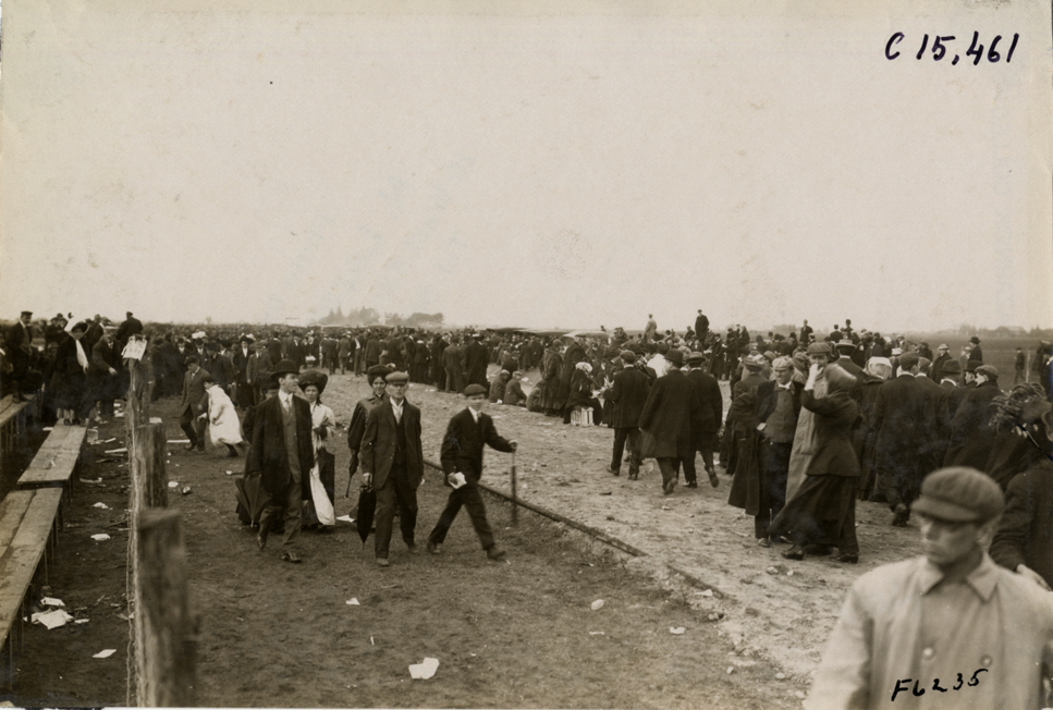 Spectators, 1908 Vanderbilt Cup races