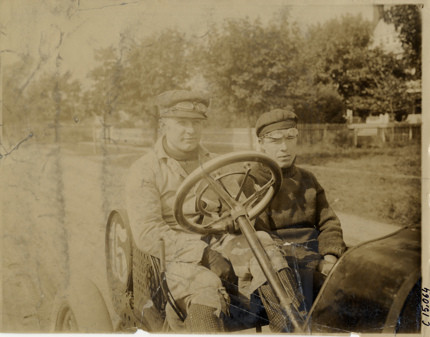 Herbert Lytle and passenger in Pope-Toledo racecar, 1905 Vanderbilt Cup races