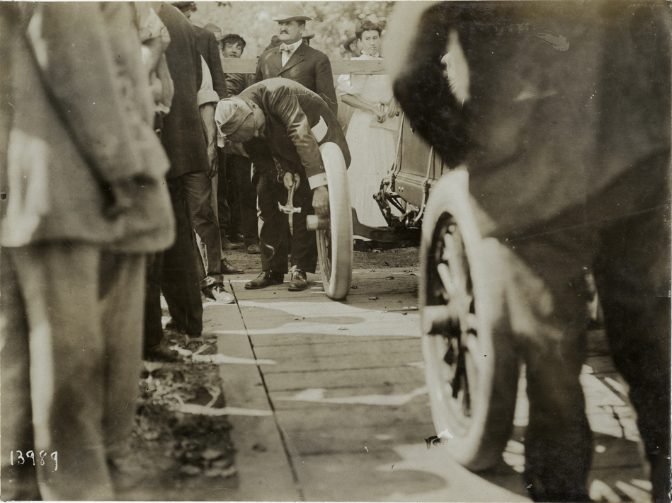 Official stamping racecar wheel with seal, 1906 Vanderbilt Cup races