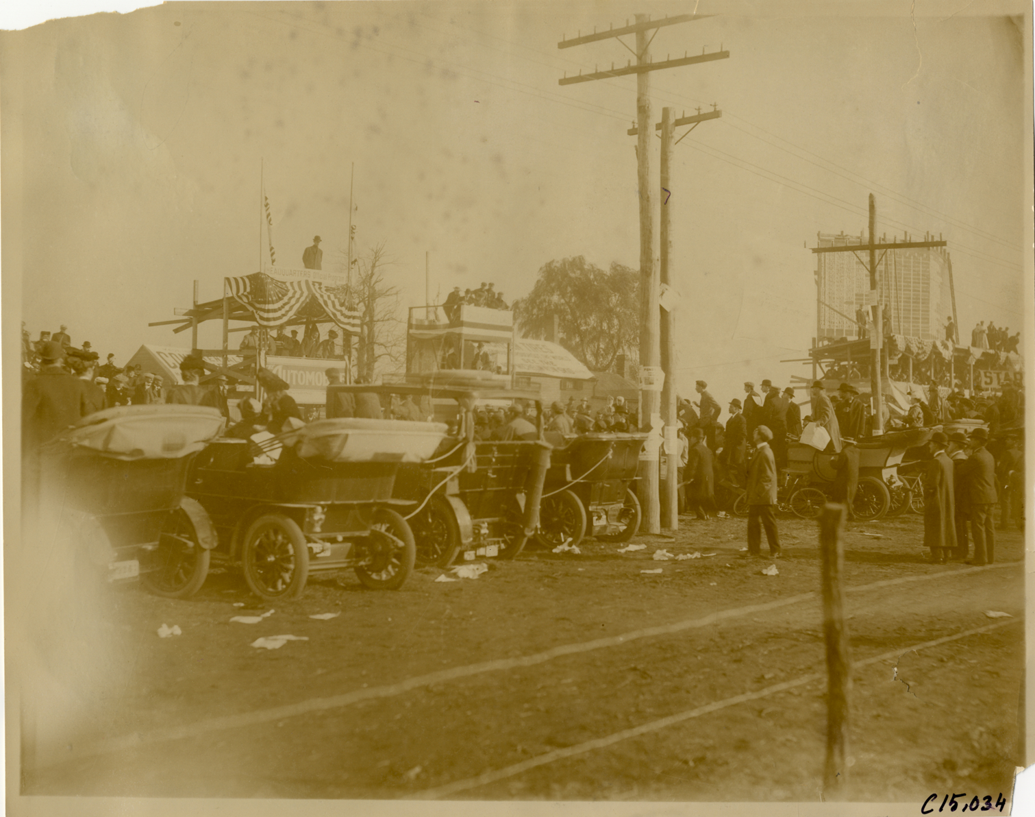 Spectators and automobiles, 1905 Vanderbilt Cup races