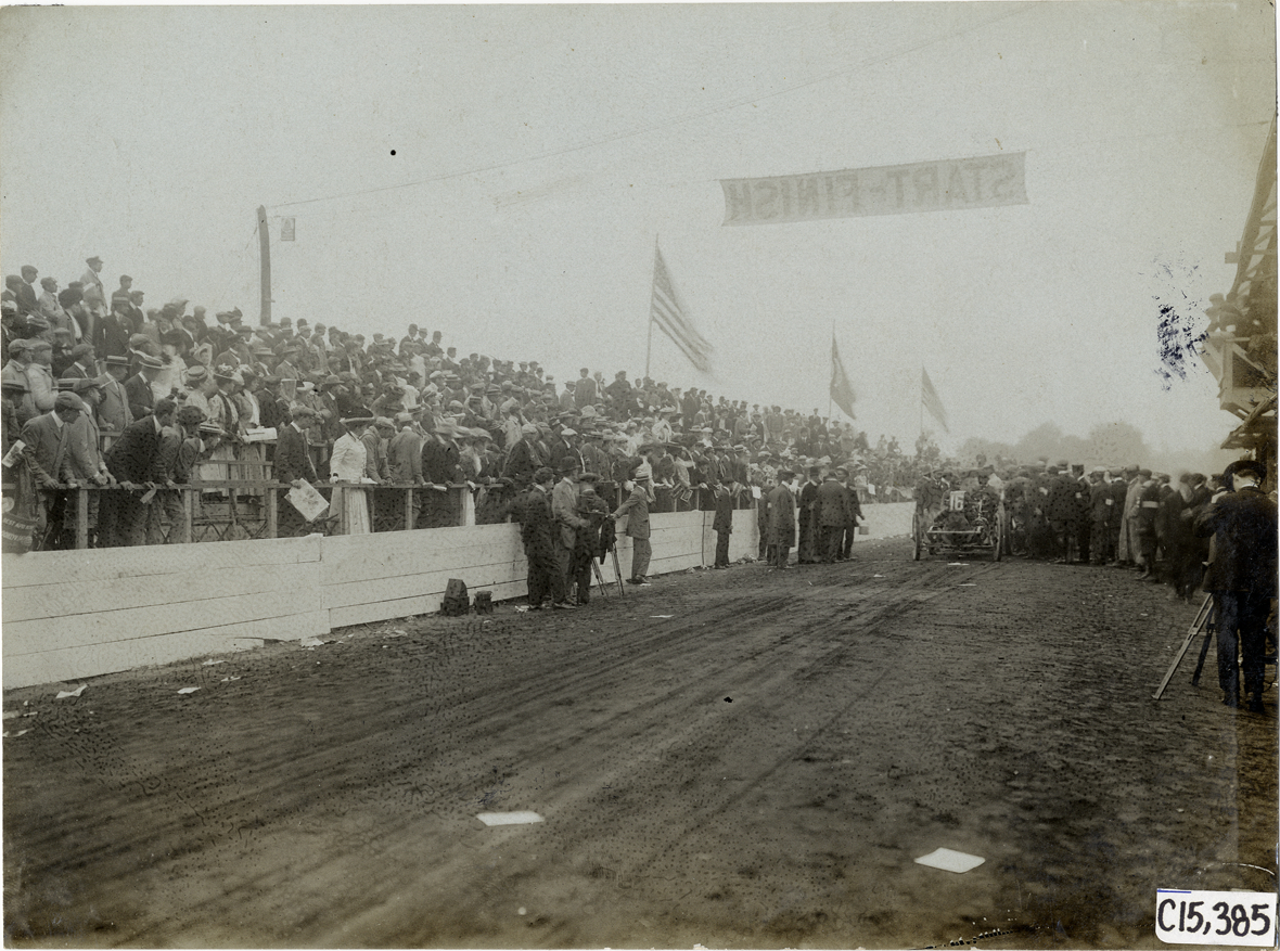 Racecar at starting line, 1906 Vanderbilt Cup races