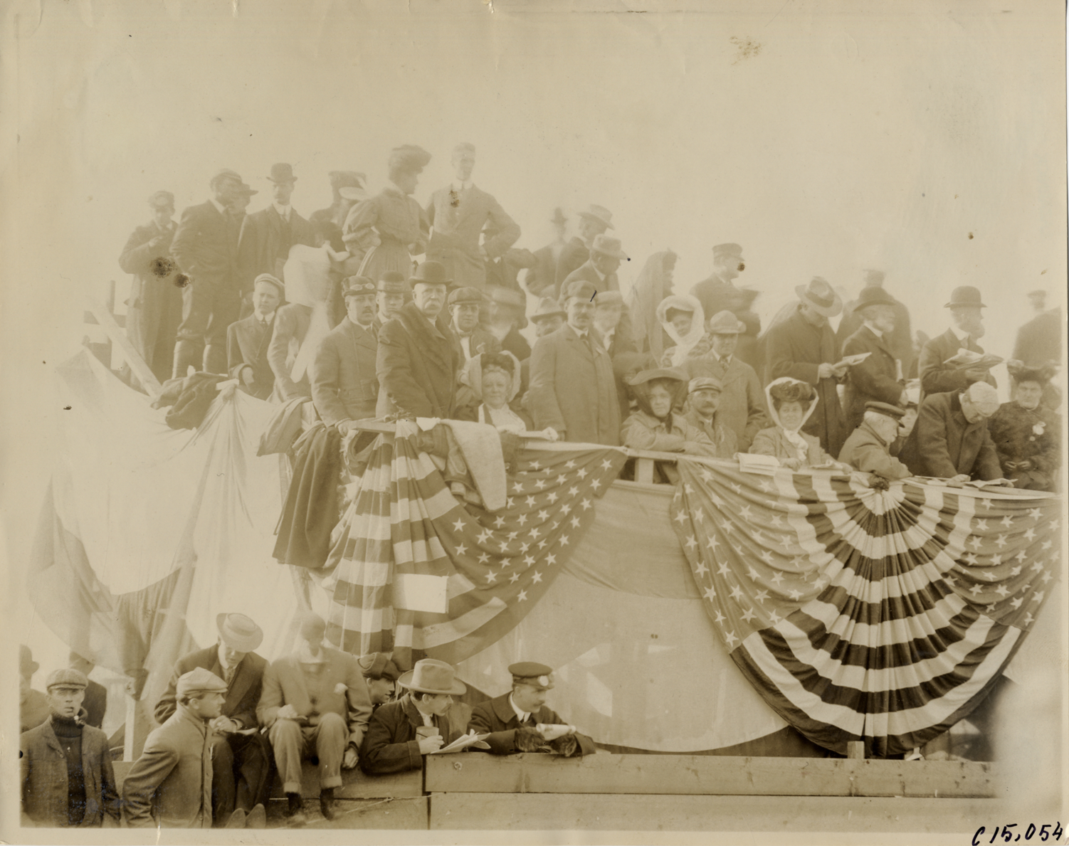 Spectators in grandstand, 1905 Vanderbilt Cup races