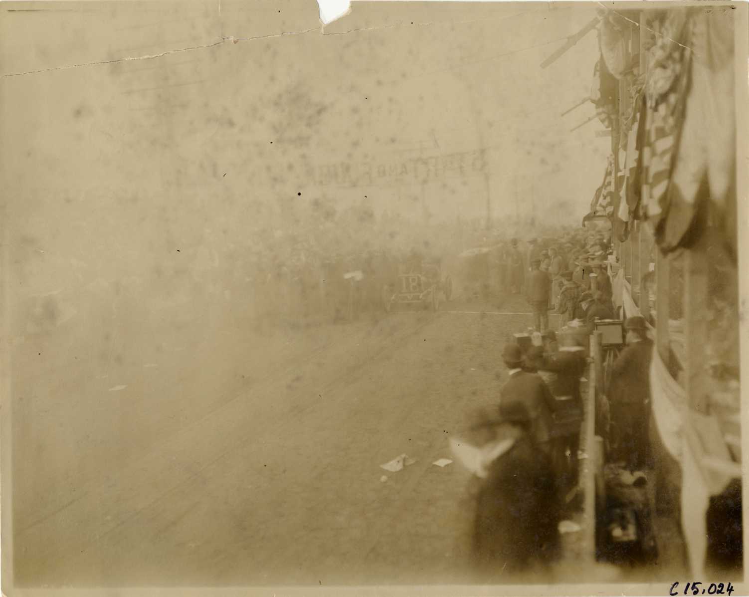 Victor Hemery in Darracq racecar at starting line, 1905 Vanderbilt Cup races