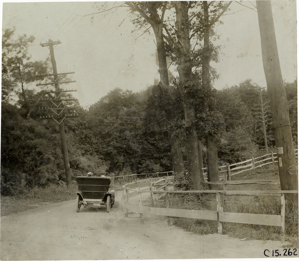 Motorists making hairpin turn at Lakeville, 1906 Vanderbilt Cup races