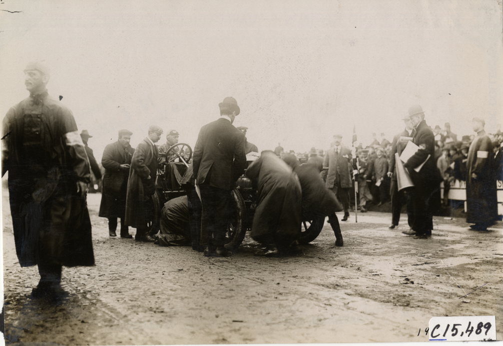 Officials surrounding racecar, 1908 Vanderbilt Cup races