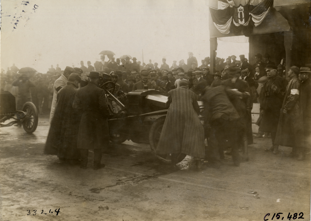 Officials surrounding racecar, 1908 Vanderbilt Cup races
