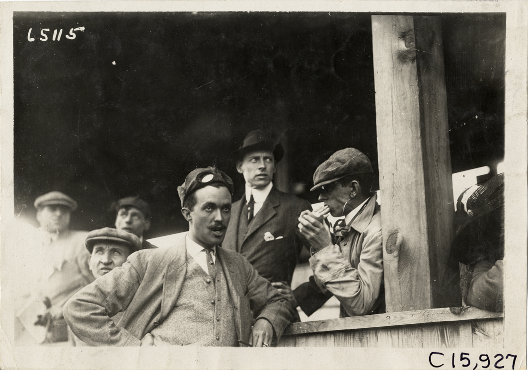 Spectators, 1910 Vanderbilt Cup races