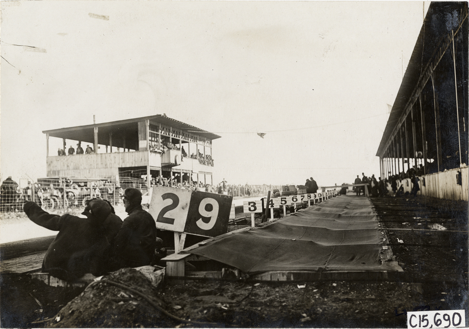 Pits, 1909 Vanderbilt Cup races