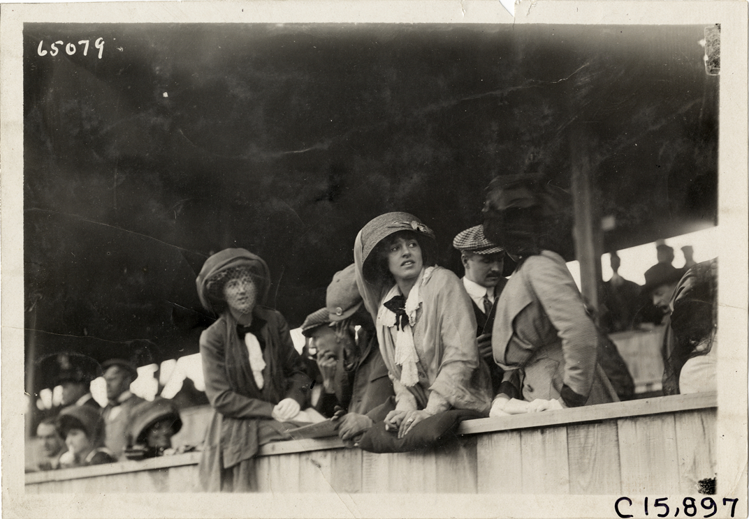 Spectators in grandstand, 1910 Vanderbilt Cup races