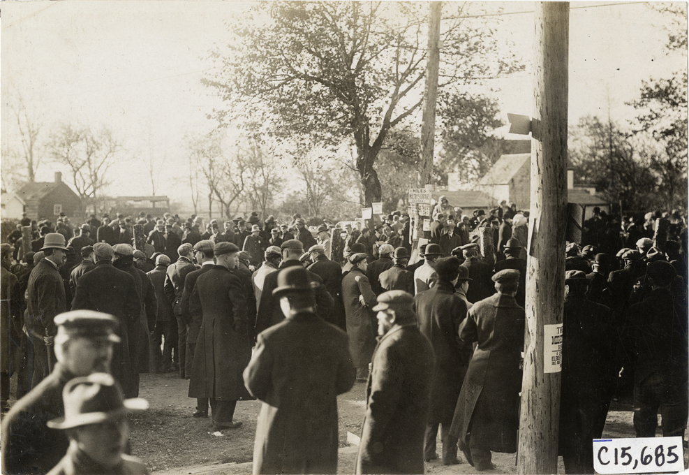 Spectators, 1909 Vanderbilt Cup races