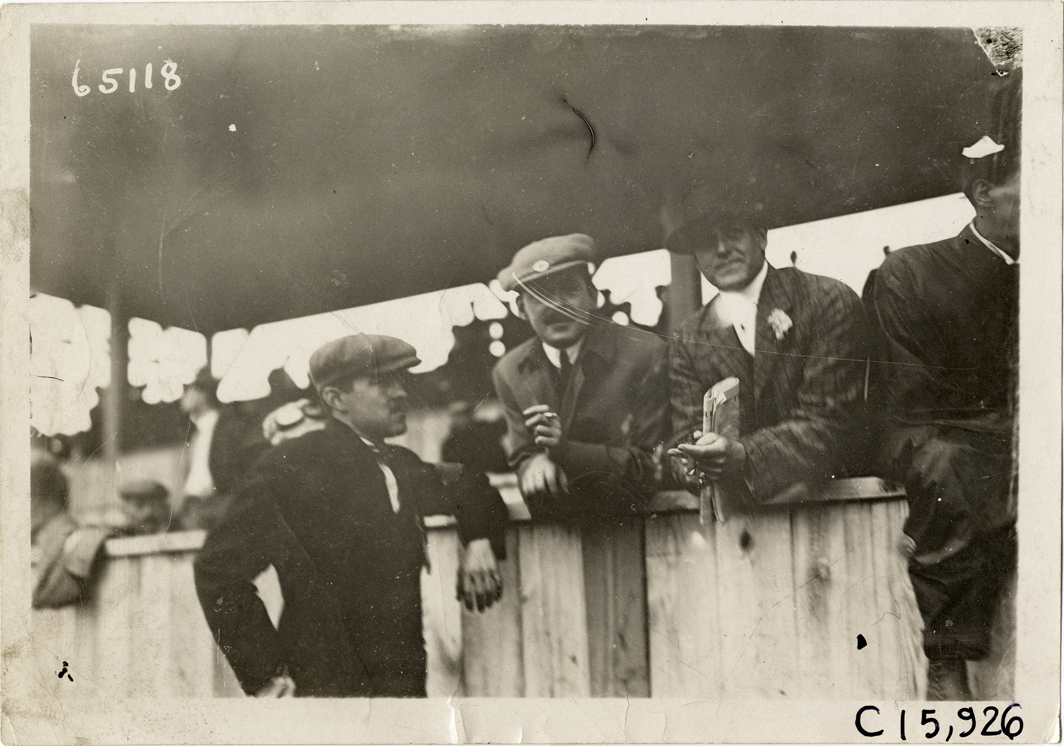 Spectators, 1910 Vanderbilt Cup races