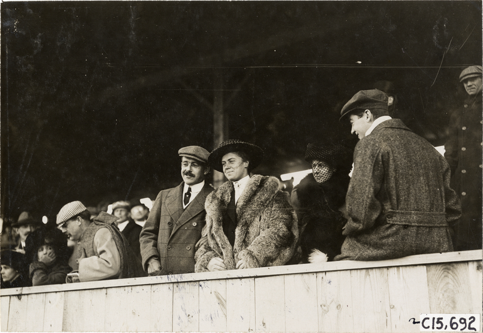 Spectators in grandstand, 1909 Vanderbilt Cup races