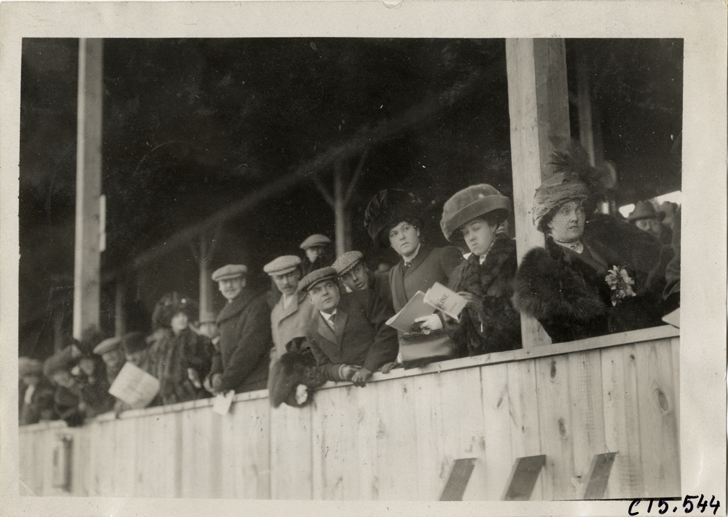 Spectators in grandstand, 1909 Vanderbilt Cup races