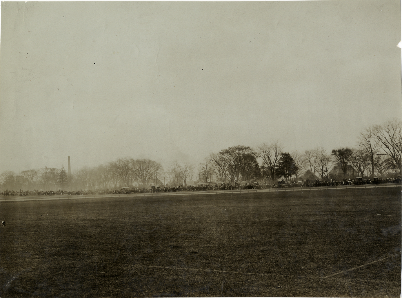 Spectators and automobiles, 1906 Waverly races