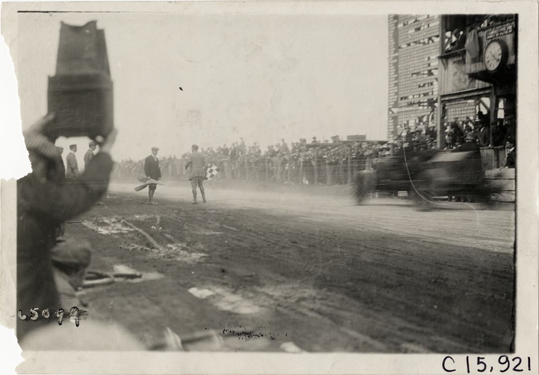 Racecar passing officials, 1910 Vanderbilt Cup races
