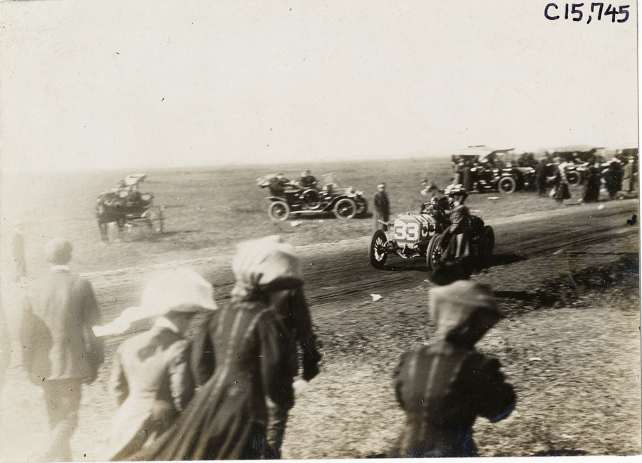 Driver and passenger in racecar, 1909 Vanderbilt Cup races