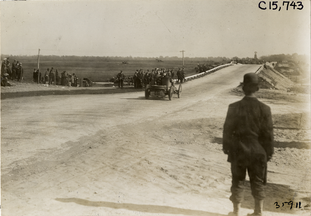 Driver and passenger in racecar, 1909 Vanderbilt Cup races