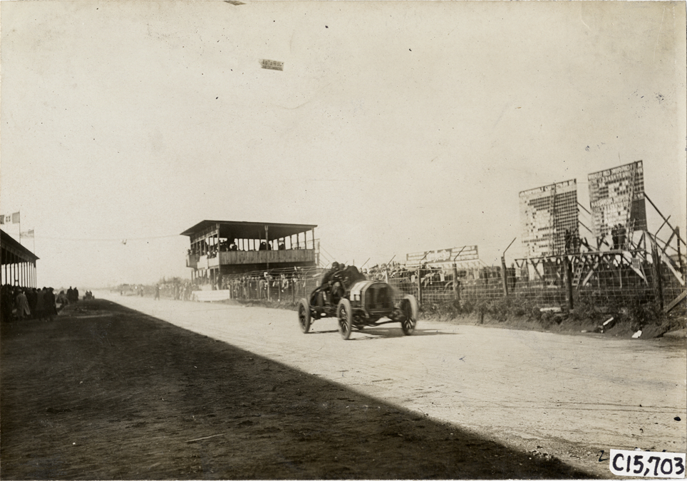 Driver and passenger in racecar, 1909 Vanderbilt Cup races