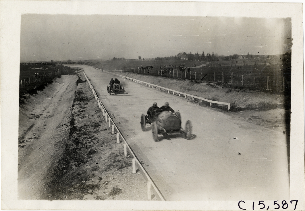 Automobile race, 1909 Vanderbilt Cup races