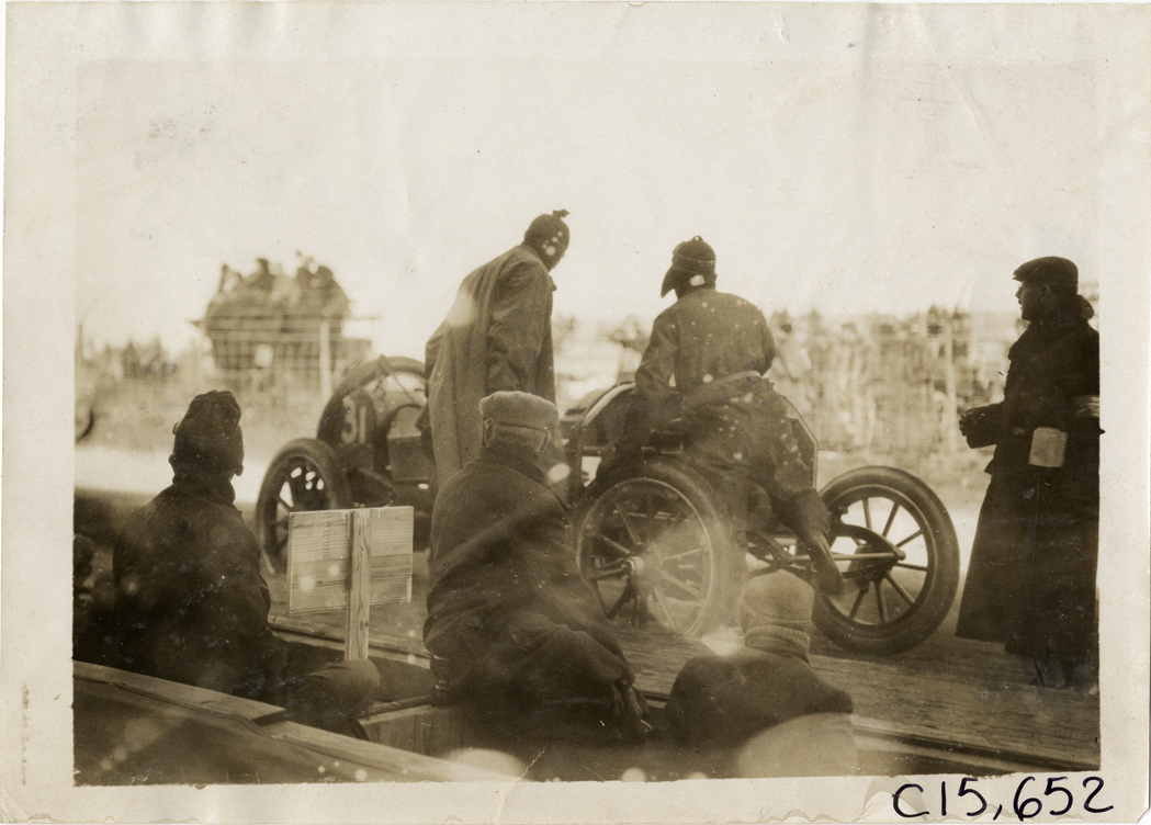 Racecar parked next to pits, 1909 Vanderbilt Cup races