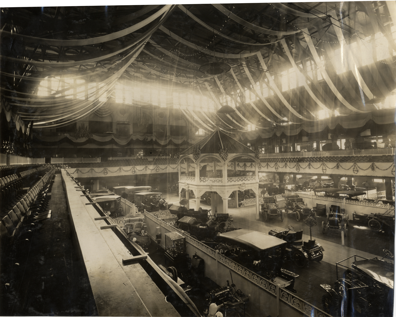 Automobiles on exhibit, 1909 Boston Auto Show