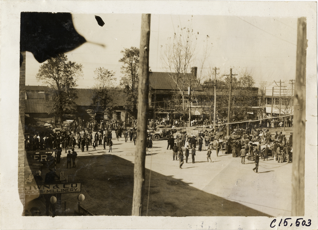 Spectators, 1909 Vanderbilt Cup races