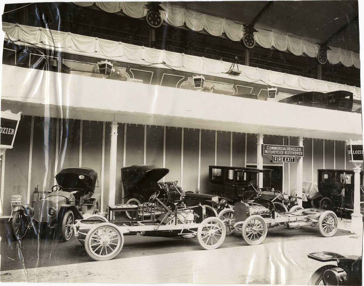 Lozier automobiles and chassis on exhibit, 1909 New York Auto Show