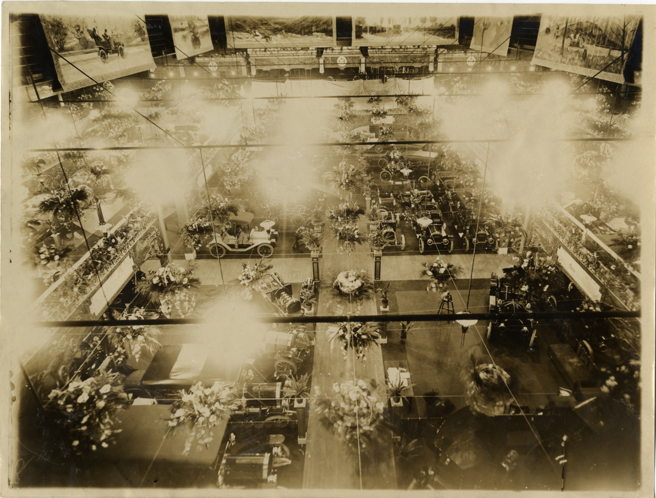 Automobiles on exhibit, 1909 Chicago Auto Show