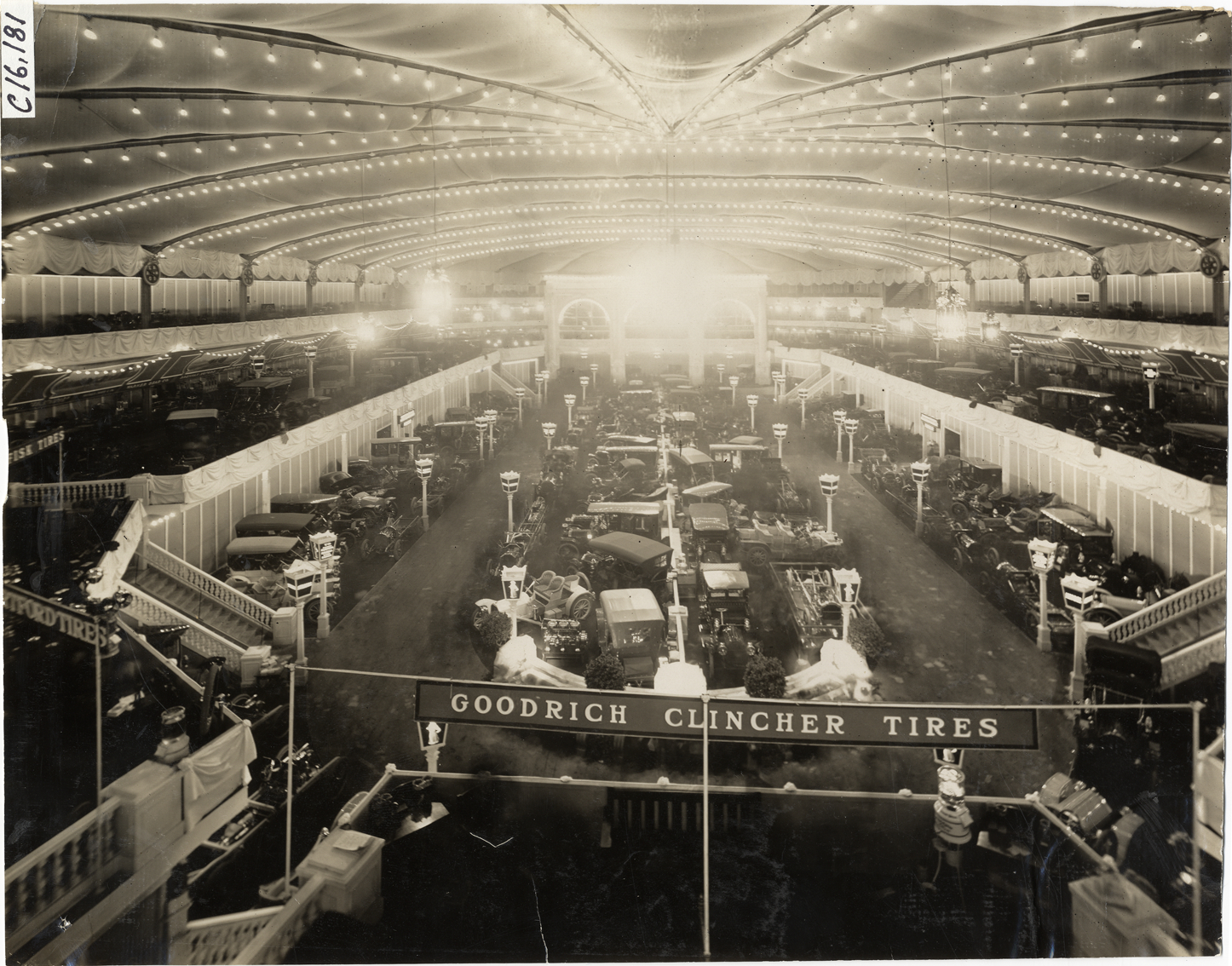Automobiles on exhibit, 1909 New York Auto Show