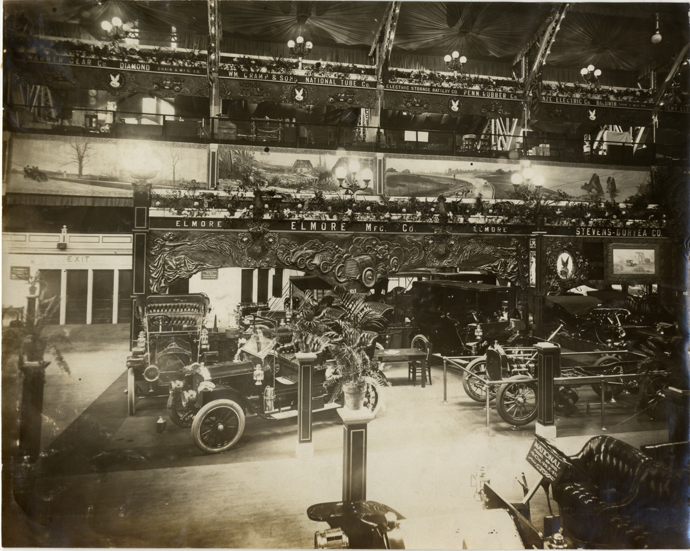 Elmore automobiles on exhibit, 1909 Chicago Auto Show