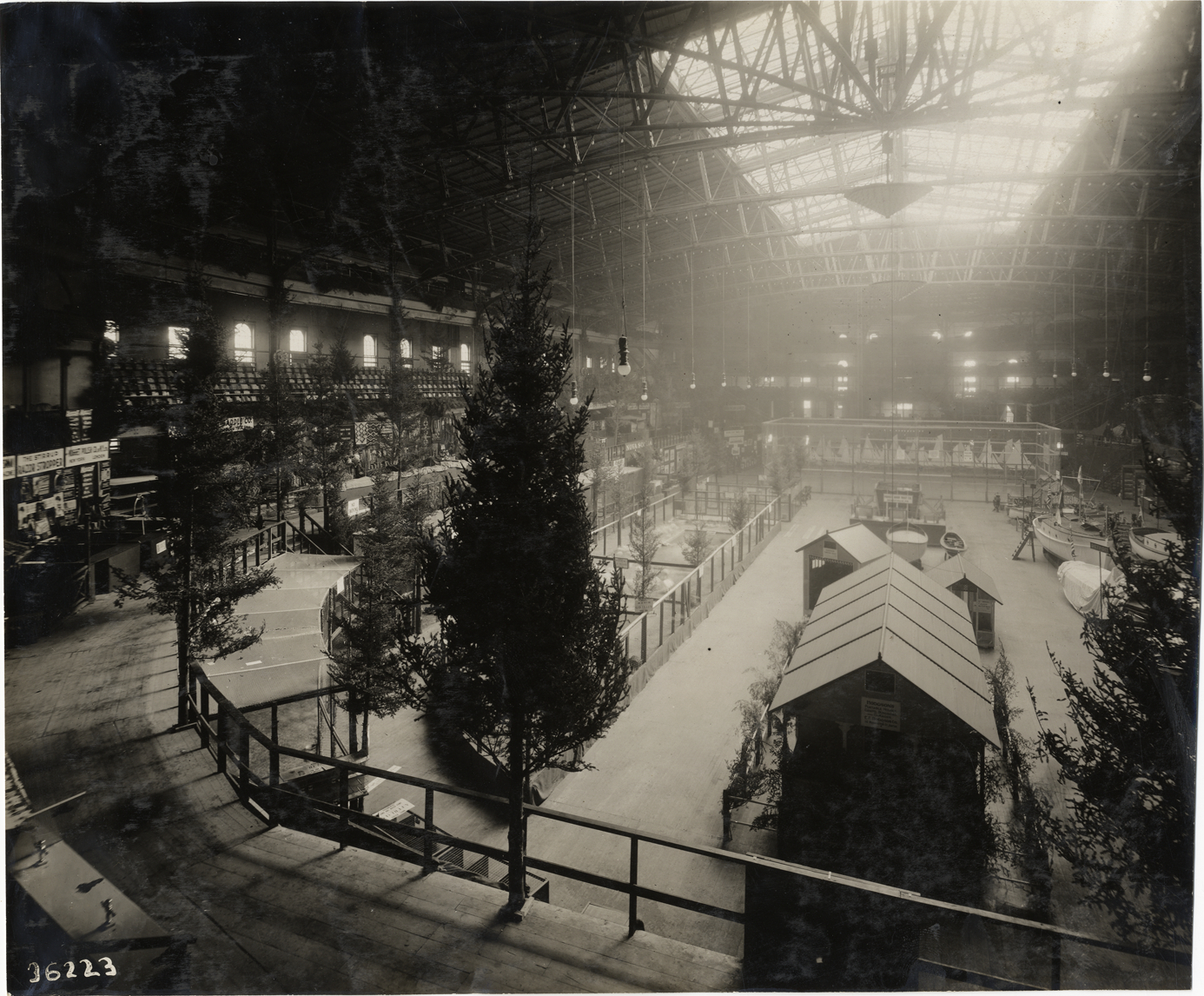 Exhibit area, 1909 Sportsman's Show