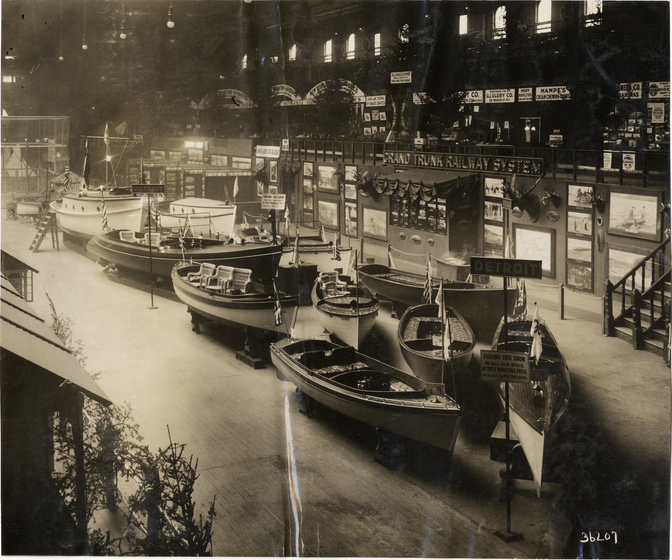 Detroit Boat Company exhibit, 1909 Sportsman's Show