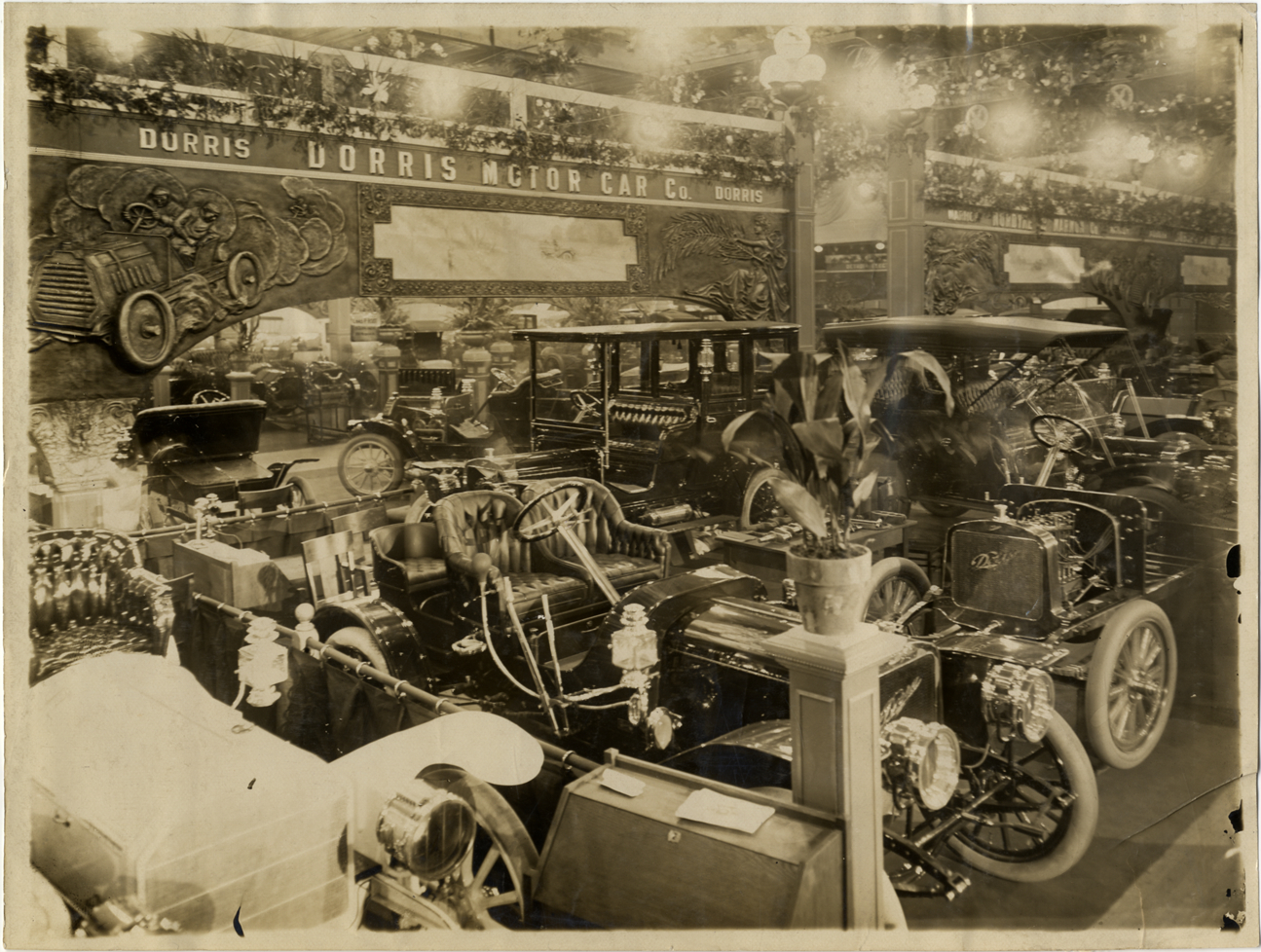 Dorris automobiles on exhibit, 1909 Chicago Auto Show
