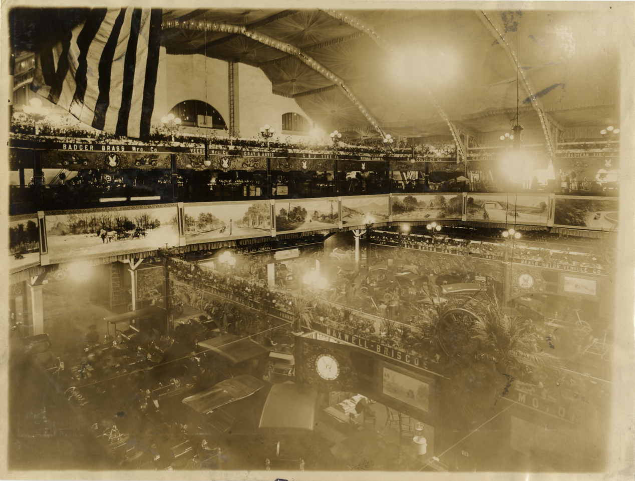 Automobiles on exhibit, 1909 Chicago Auto Show