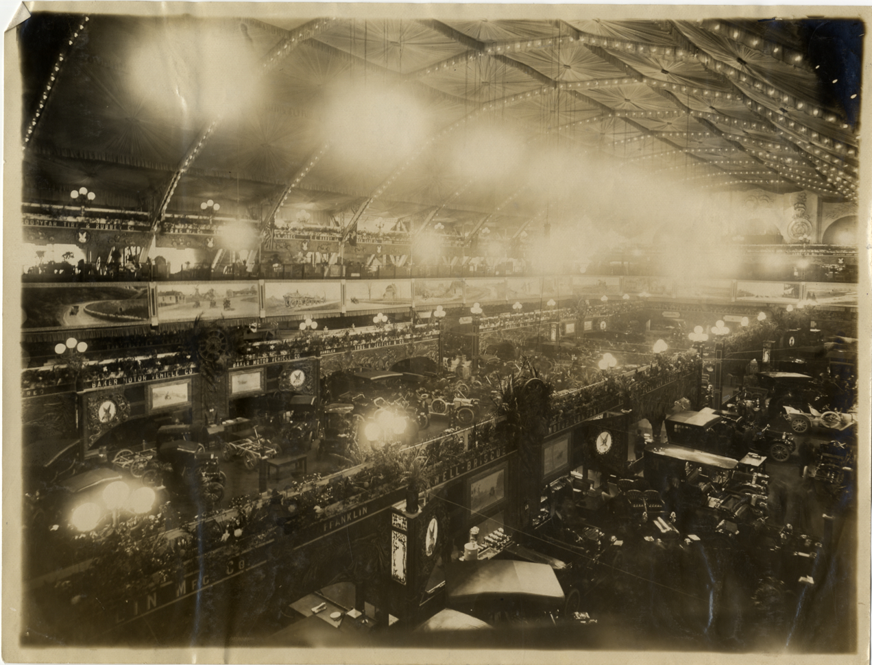 Automobiles on exhibit, 1909 Chicago Auto Show