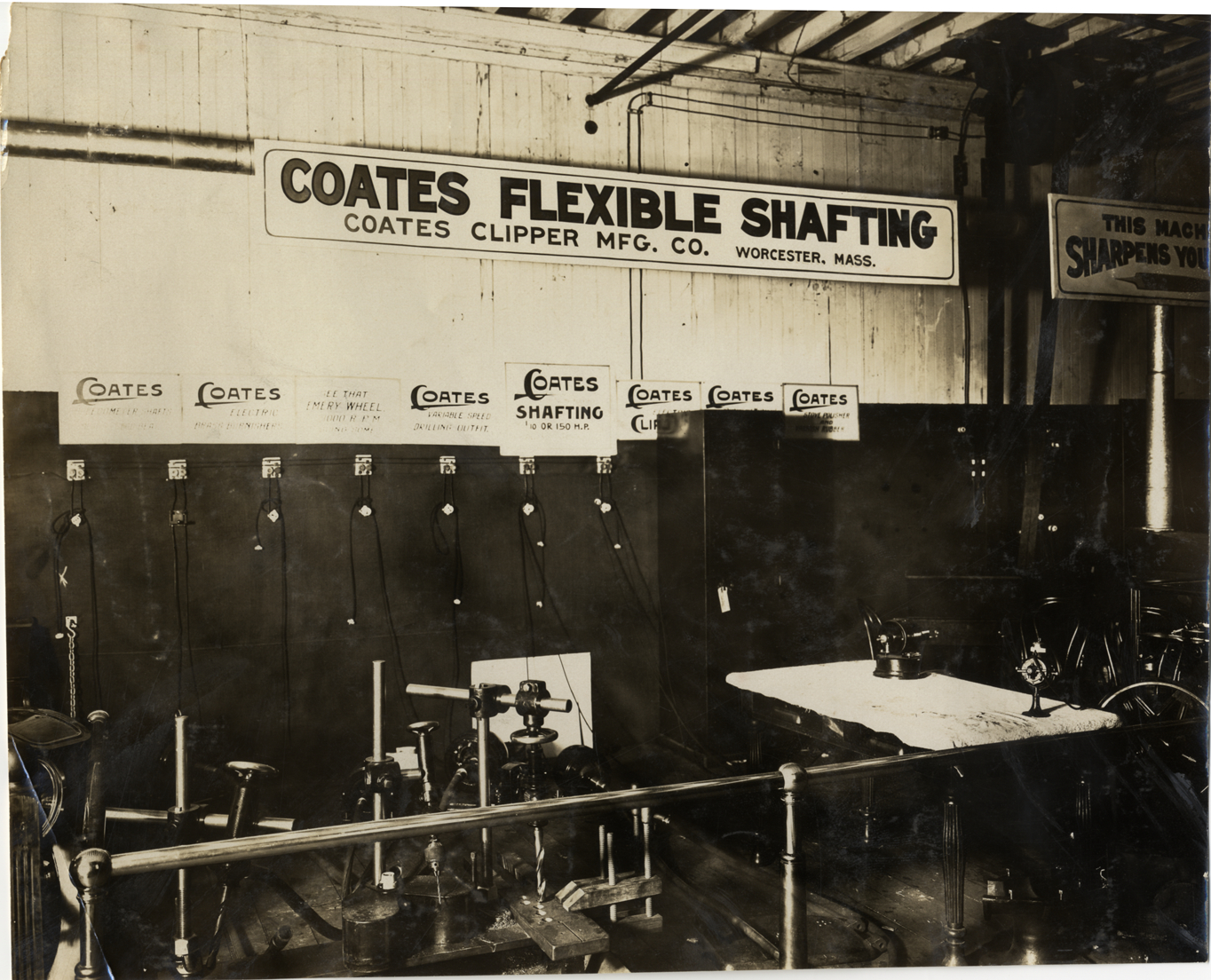 Coates Clipper Manufacturing Company exhibit, 1909 Boston Auto Show