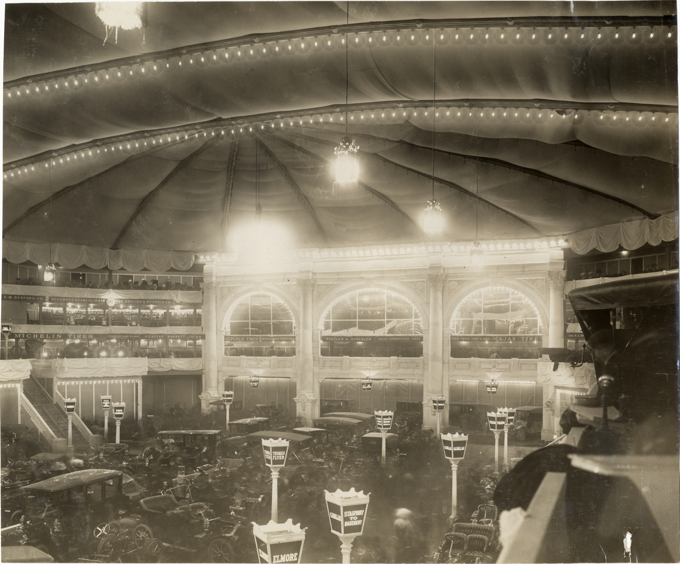 Automobiles on exhibit, 1909 New York Auto Show