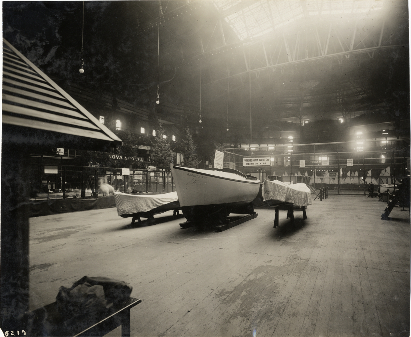 Detroit Boat Company exhibit, 1909 Sportsman's Show