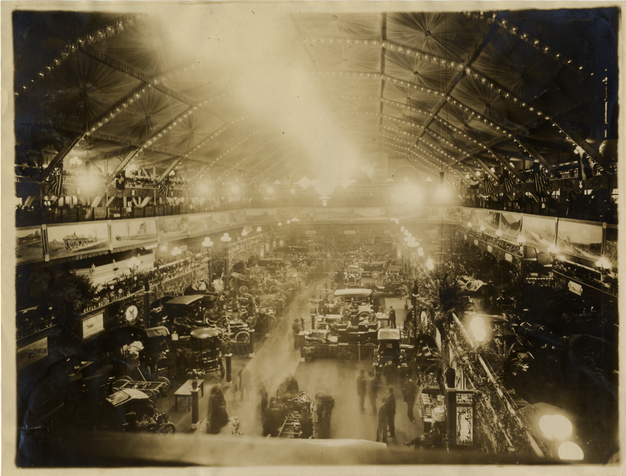 Automobiles on exhibit, 1909 Chicago Auto Show