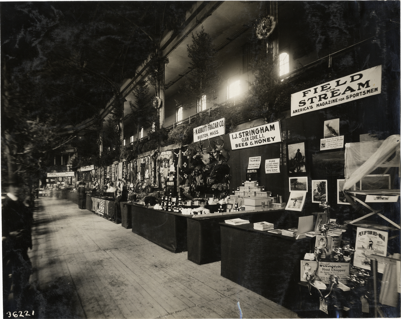 Exhibits, 1909 Sportsman's Show