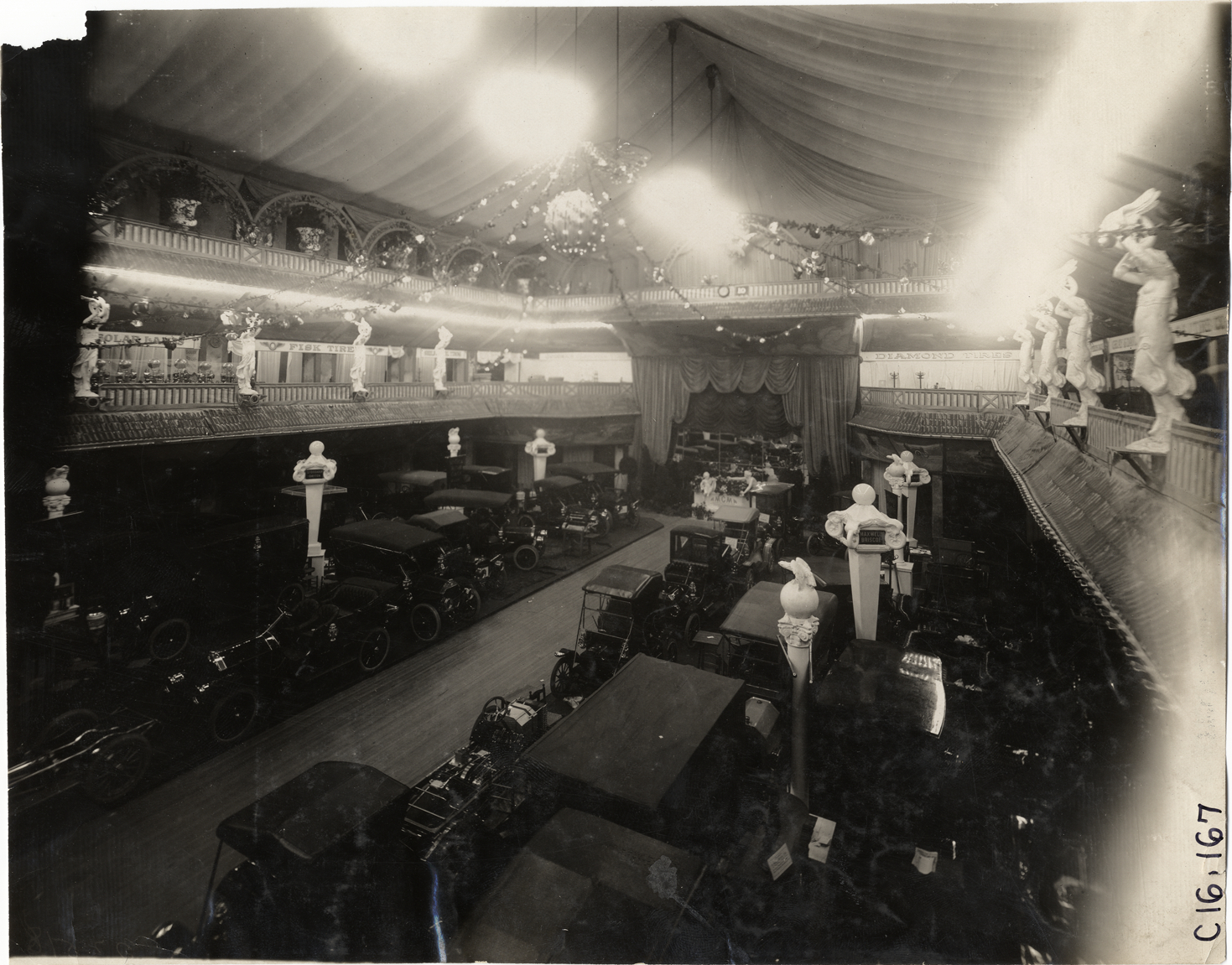 Automobiles on exhibit, 1909 New York Auto Show