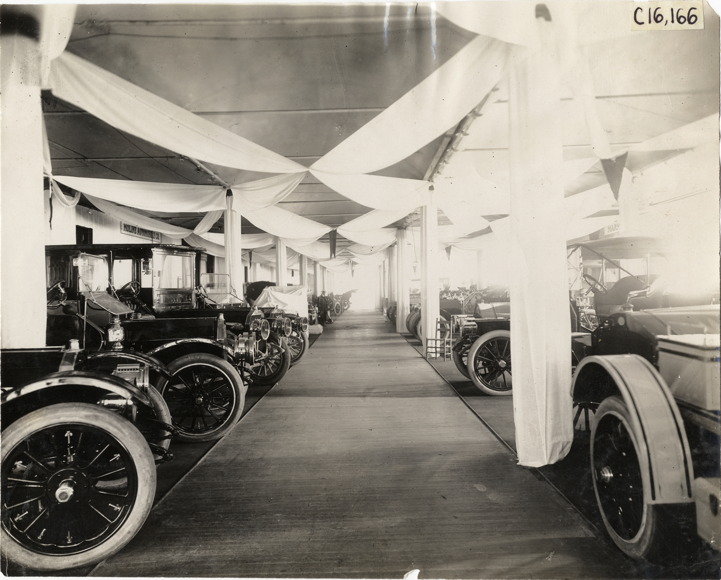 Automobiles on exhibit, 1909 New York Auto Show