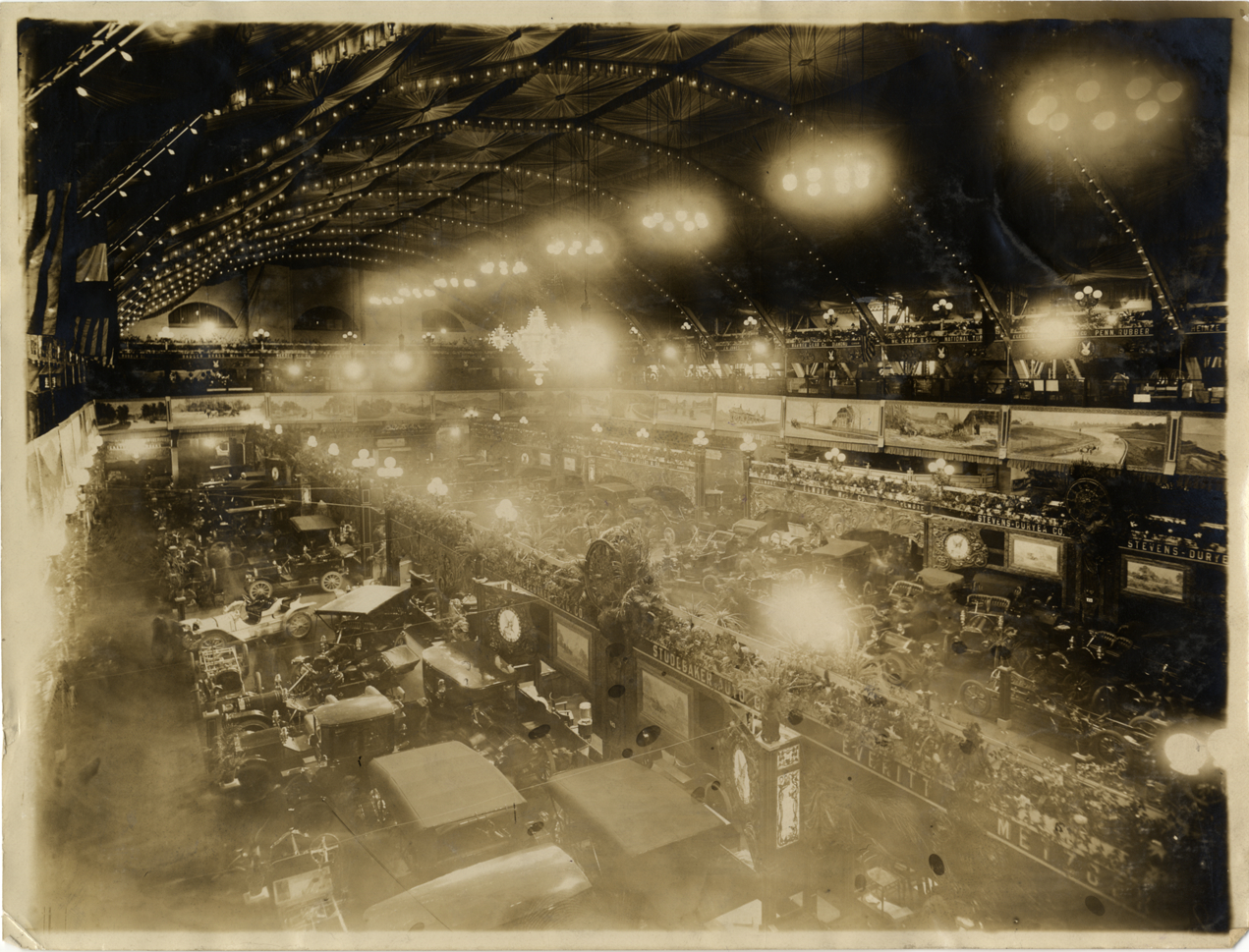 Automobiles on exhibit, 1909 Chicago Auto Show