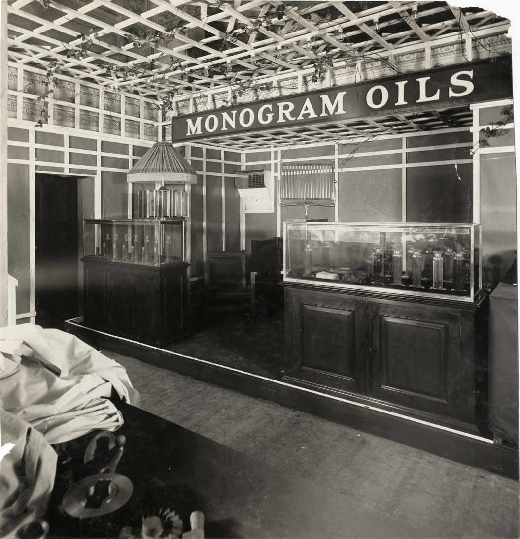 Monogram oils exhibit, 1909 New York Auto Show