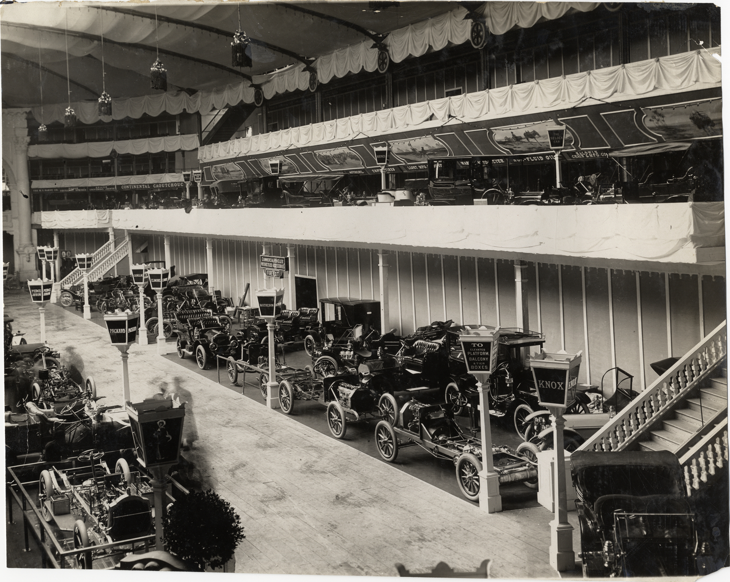 Automobiles on exhibit, 1909 New York Auto Show