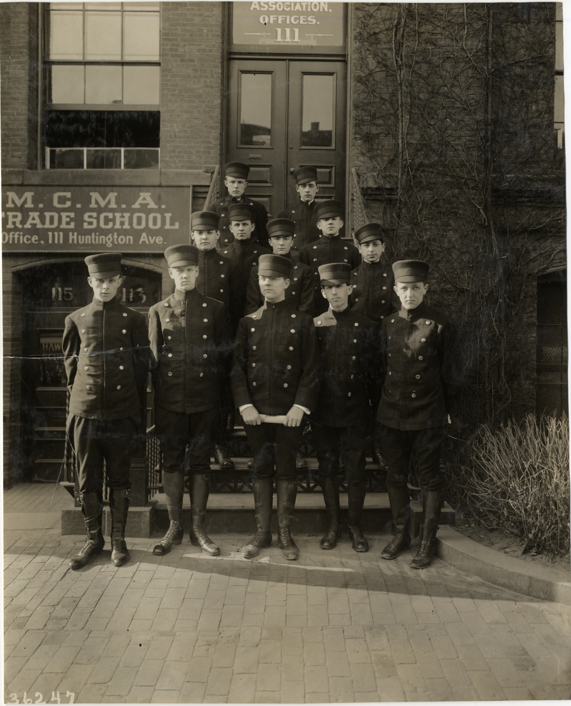 Pages in uniform, 1910 Boston Auto Show