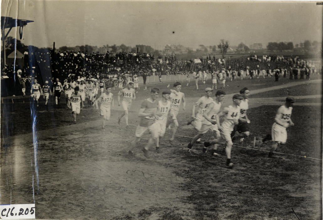 Runners competing in 1909 New Jersey Marathon
