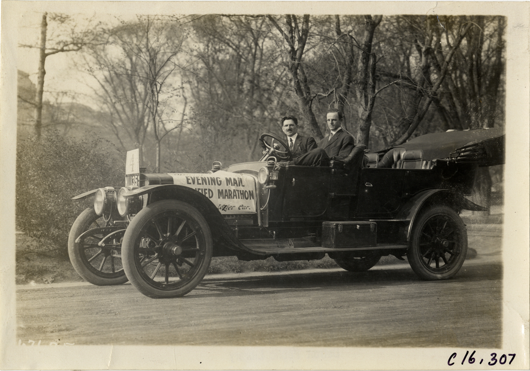 Officials in Lozier automobile, 1911 Evening Mail Modified Marathon