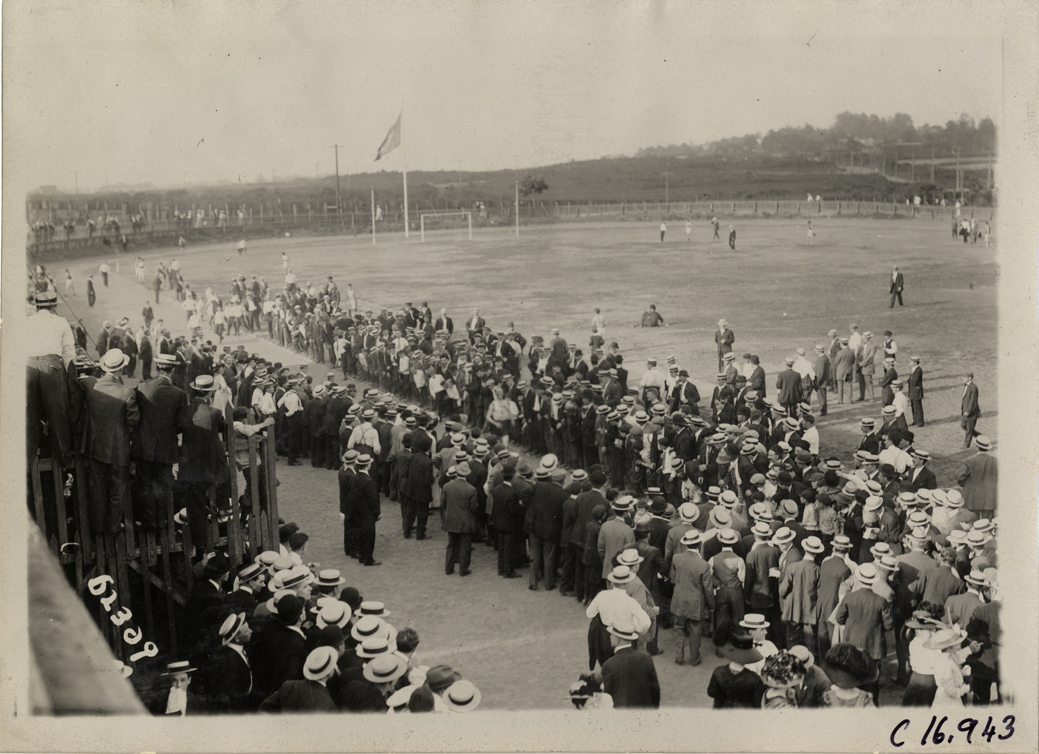 Spectators, 1910 Flatbush Marathon